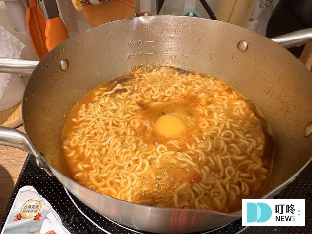 【不倒翁泡麵系列】開箱測評(附實拍圖)!原味金拉麵、起司、泡菜、韓式冬粉超完整試吃評價! 不倒翁泡菜拉麵烹煮