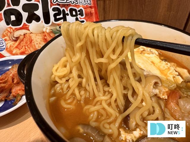 【不倒翁泡麵系列】開箱測評(附實拍圖)!原味金拉麵、起司、泡菜、韓式冬粉超完整試吃評價! 不倒翁泡菜拉麵麵體