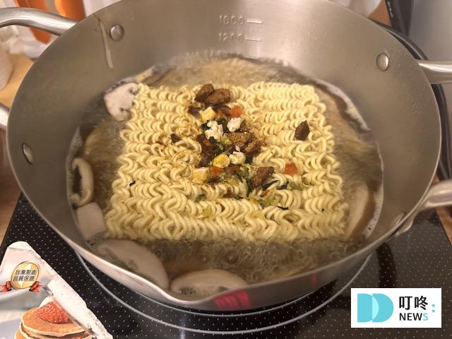 【不倒翁泡麵系列】開箱測評(附實拍圖)!原味金拉麵、起司、泡菜、韓式冬粉超完整試吃評價! 不倒翁泡麵起司烹煮