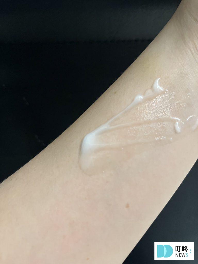 【AHC超能玻尿酸保濕肌亮乳液】 臉部開架乳液開箱:讓肌膚乖乖聽話 AHC超能玻尿酸保濕肌亮乳液|使用心得與評價