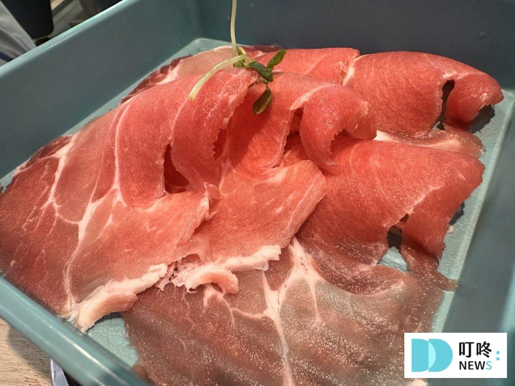 麻煮迷你麻辣煲|開箱評價、菜單、價格、交通、必點、麻辣牛奶鍋、麻辣拌麵、麻辣鴨血豆腐超完整評價! 麻煮迷你麻辣煲_豬肉