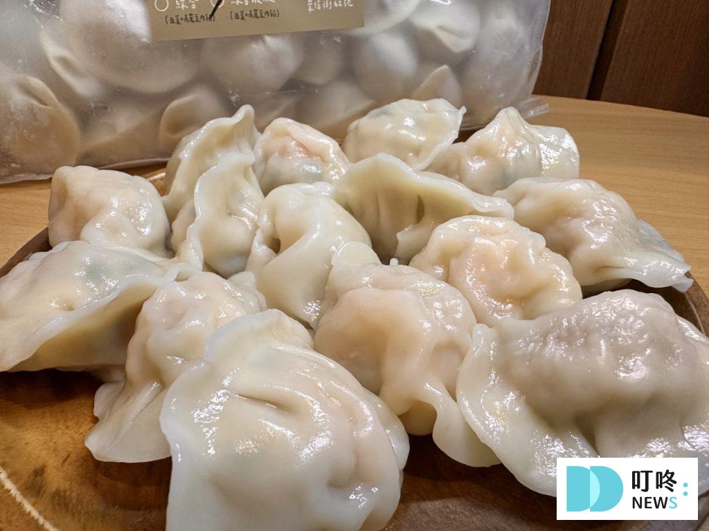 碧蓮水餃開箱|晶瑩剔透的表皮+整支蝦仁內餡!口味、價格、評價全攻略!冷凍水餃推薦 碧蓮水餃-綜合蝦水煮近拍