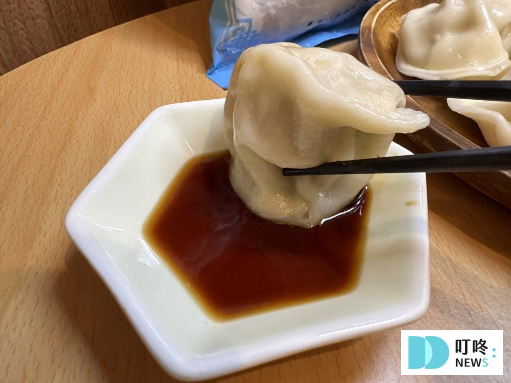 東門興記水餃開箱|林青霞愛店究竟吃起來如何?水餃口味、煮法、評價全攻略!冷凍水餃推薦 東門興記-白菜韭黃豬肉 沾醬油