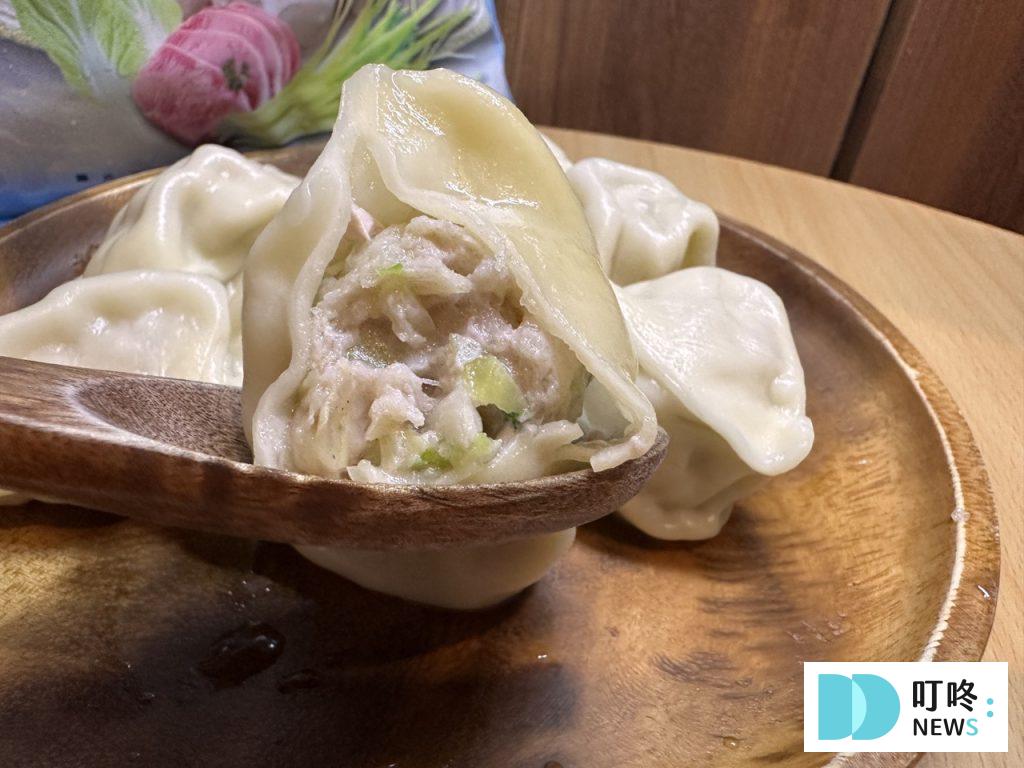 冷凍水餃推薦|真實試吃排行,如何挑選冷凍水餃全攻略,煮法建議:該煮幾分鐘?微波、煎餃、氣炸鍋、電鍋等各種煮法教學 東門興記-白菜韭黃豬肉 沾內餡 冷凍水餃推薦