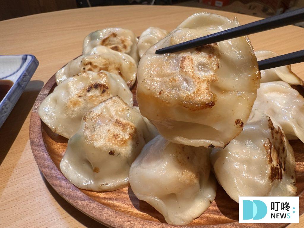 碧蓮水餃開箱|晶瑩剔透的表皮+整支蝦仁內餡!口味、價格、評價全攻略!冷凍水餃推薦 碧蓮水餃-綜合蝦煎餃近拍