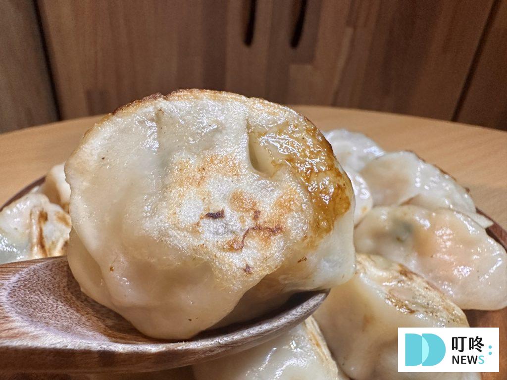 碧蓮水餃開箱|晶瑩剔透的表皮+整支蝦仁內餡!口味、價格、評價全攻略!冷凍水餃推薦 碧蓮水餃-綜合蝦煎餃單拍