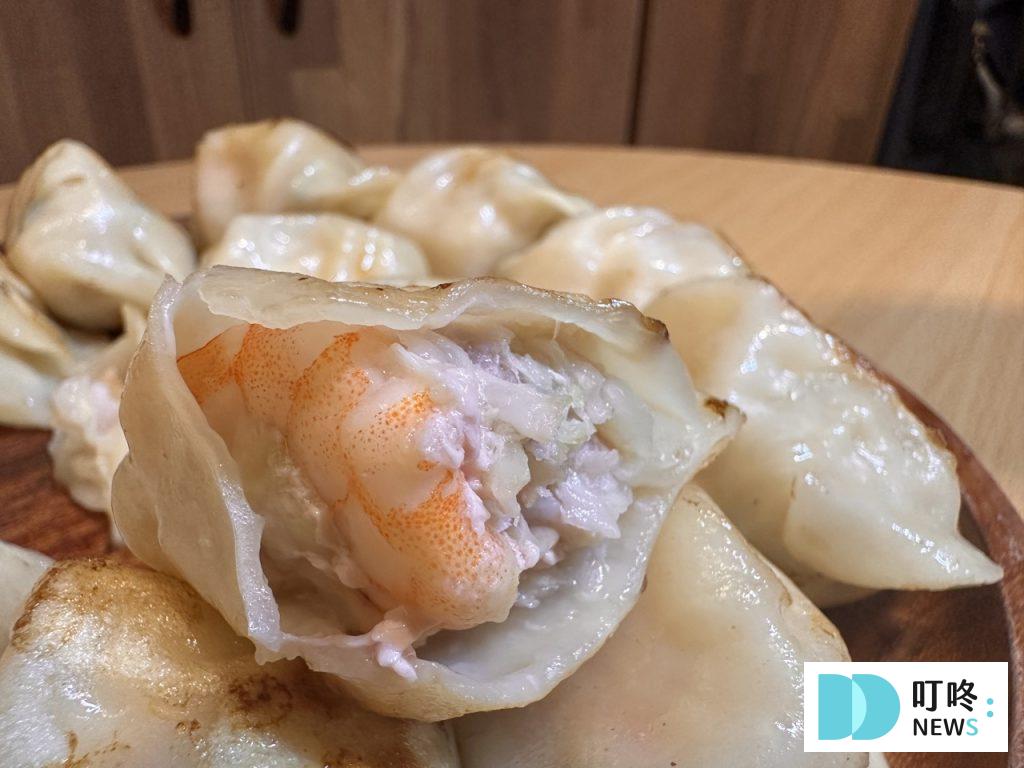 碧蓮水餃開箱|晶瑩剔透的表皮+整支蝦仁內餡!口味、價格、評價全攻略!冷凍水餃推薦 碧蓮水餃-綜合蝦煎餃蝦子