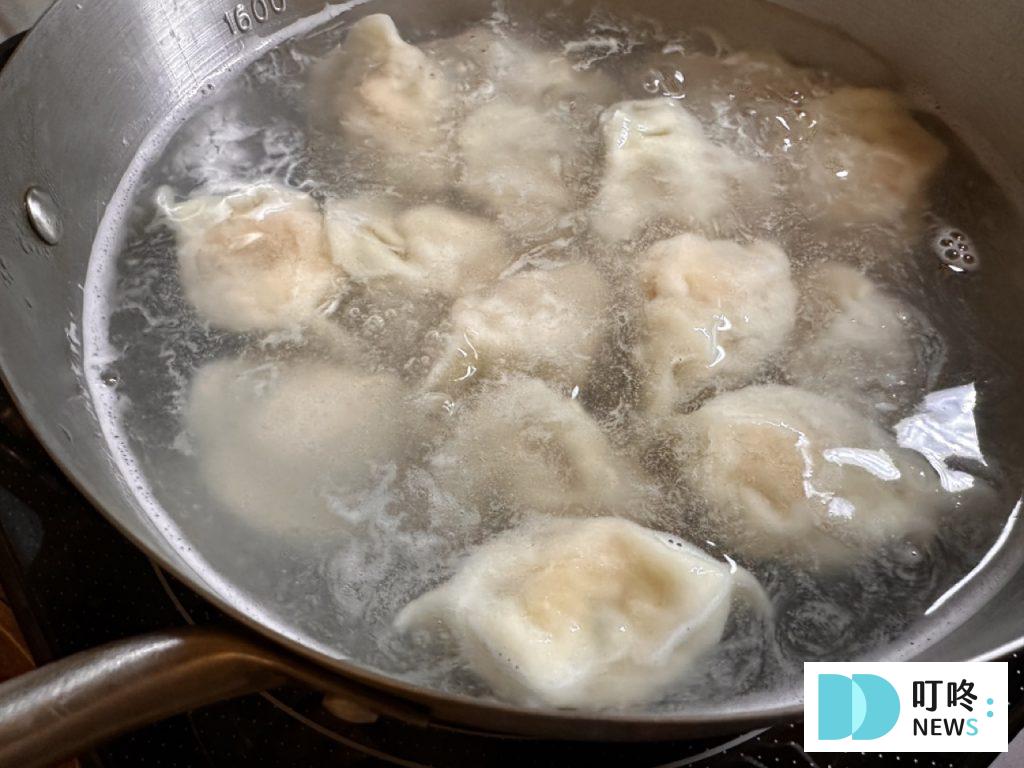 碧蓮水餃開箱|晶瑩剔透的表皮+整支蝦仁內餡!口味、價格、評價全攻略!冷凍水餃推薦 碧蓮水餃-煮沸