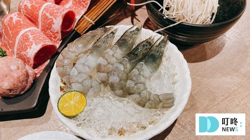 深紅汕頭鍋物|開箱無肉不歡純肉套餐,一人也能免費升級超級海陸饗宴。屠龍秘境專屬海鮮一把抓,優惠拿不完!#台中北屯火鍋 叮咚News|分享新奇與樂趣