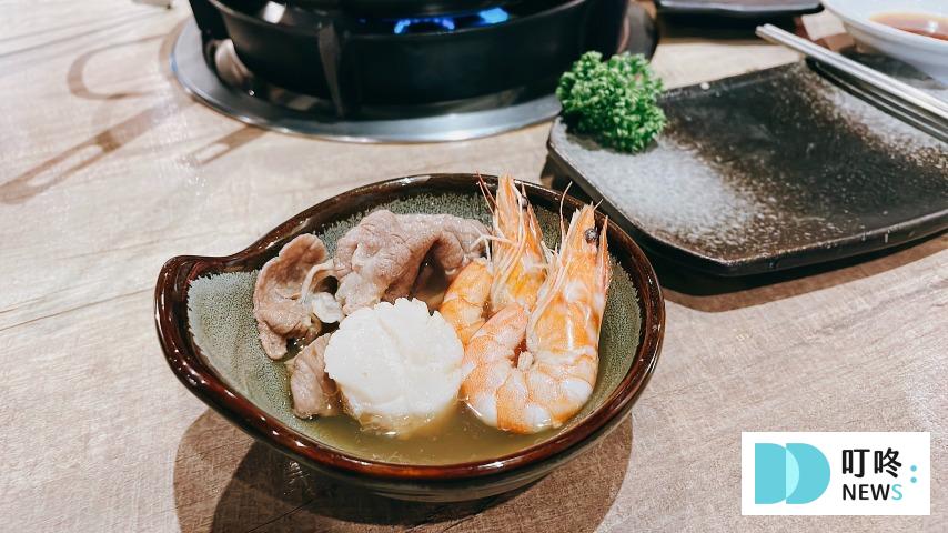 深紅汕頭鍋物|開箱無肉不歡純肉套餐,一人也能免費升級超級海陸饗宴。屠龍秘境專屬海鮮一把抓,優惠拿不完!#台中北屯火鍋 叮咚News|分享新奇與樂趣