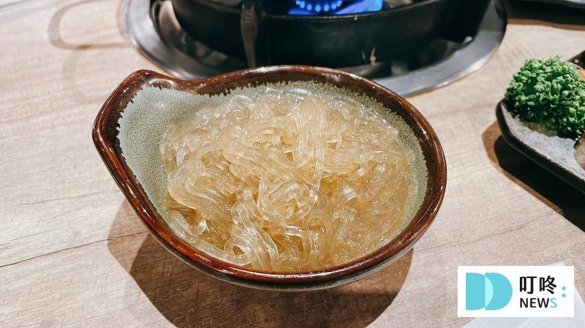 深紅汕頭鍋物|開箱無肉不歡純肉套餐,一人也能免費升級超級海陸饗宴。屠龍秘境專屬海鮮一把抓,優惠拿不完!#台中北屯火鍋 叮咚News|分享新奇與樂趣