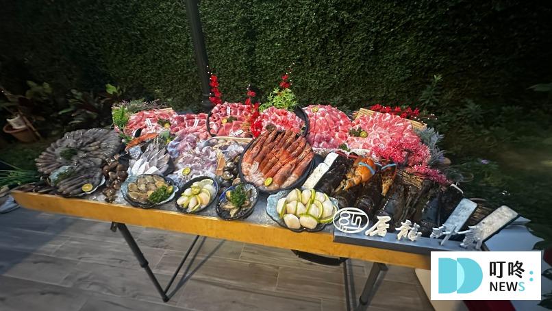 深紅汕頭鍋物|開箱無肉不歡純肉套餐,一人也能免費升級超級海陸饗宴。屠龍秘境專屬海鮮一把抓,優惠拿不完!#台中北屯火鍋 叮咚News|分享新奇與樂趣