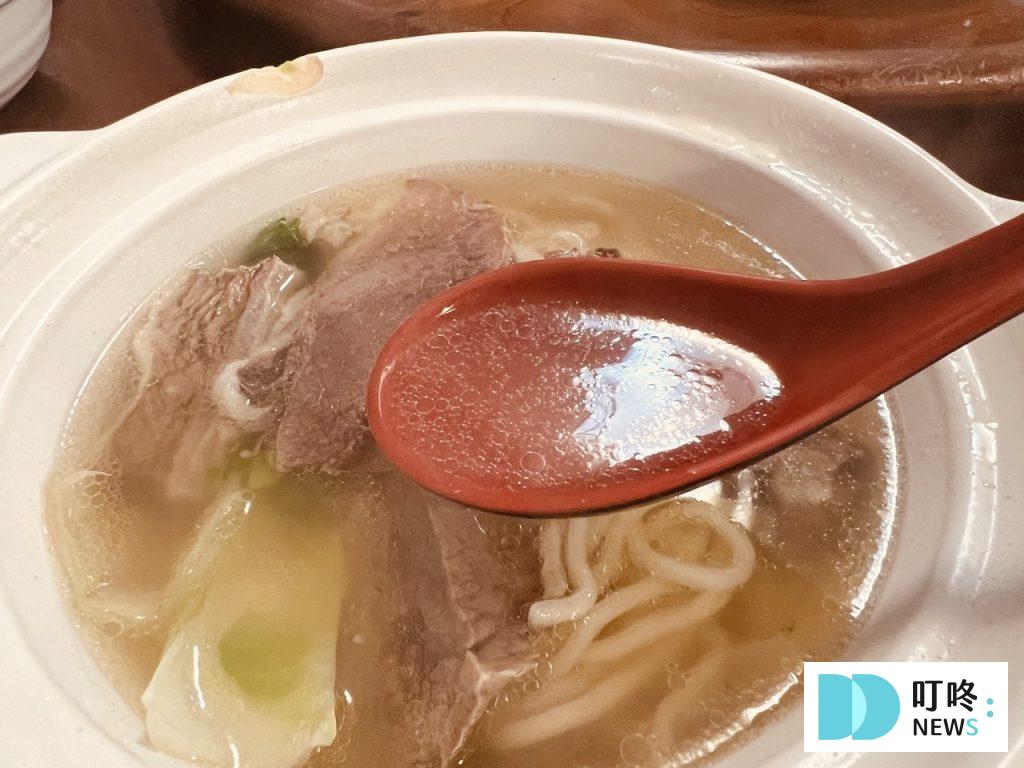 清真中國牛肉麵食館|台北必比登美食:嚴選台灣黃牛、小火萃煉的絕佳湯頭!大安牛肉麵推薦! 清真中國牛肉麵食館_清燉牛肉湯