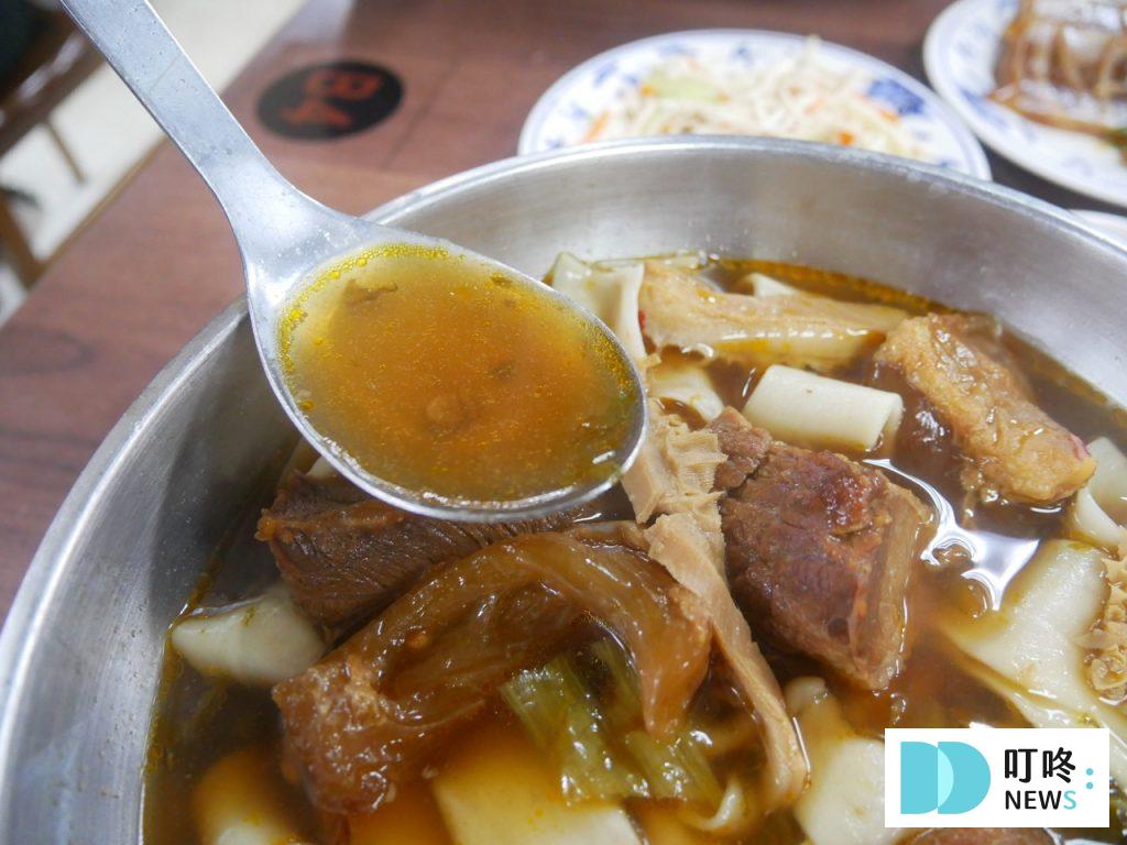 老山東牛肉麵|台北必比登美食:湯頭、牛肉、麵三者近乎完美!西門老字號牛肉麵開箱! 老山東牛肉麵_牛肉麵湯頭