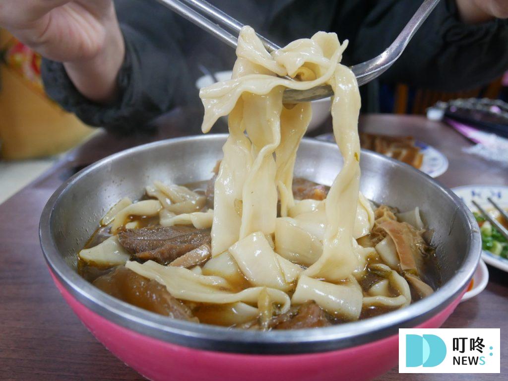 老山東牛肉麵|台北必比登美食:湯頭、牛肉、麵三者近乎完美!西門老字號牛肉麵開箱! 老山東牛肉麵_牛肉麵麵體