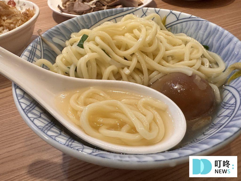 阿國切仔麵|台北必比登美食:銅板價小吃,油蔥飯、切仔麵、黑白切評價心得分享! 阿國切仔麵_切仔麵湯頭