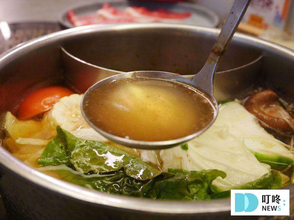 呷哺呷哺|中山區火鍋開箱:結合手搖飲的小火鍋店! 交通、訂位、菜單、評價懶人包! 呷哺呷哺_昆布柴魚鍋湯頭