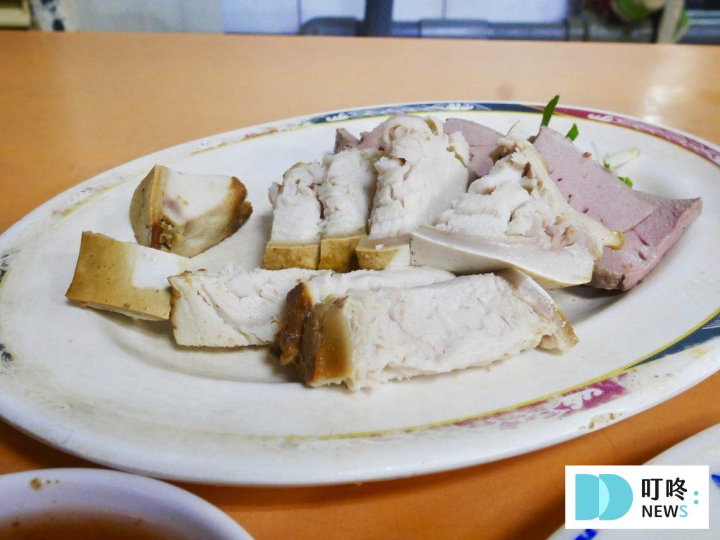 賣麵炎仔|台北必比登美食:銅板美食王者!$20 乾麵、$50 紅燒肉 飄香超過 80年的好味道! 賣麵炎仔_鯊魚煙