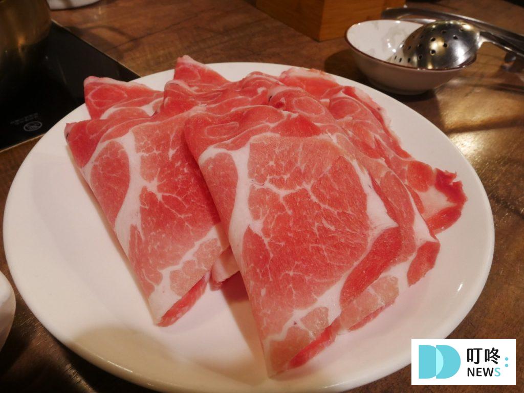 八條老宅|中山區火鍋開箱:辣、香兼備的重慶麻辣鍋底!必點溫體黃牛胸肉! 八條老宅_梅花豬