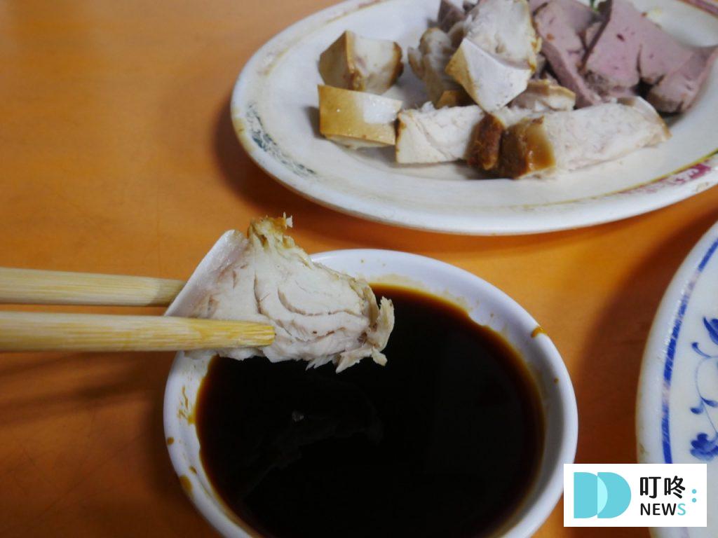賣麵炎仔|台北必比登美食:銅板美食王者!$20 乾麵、$50 紅燒肉 飄香超過 80年的好味道! 賣麵炎仔_鯊魚煙2