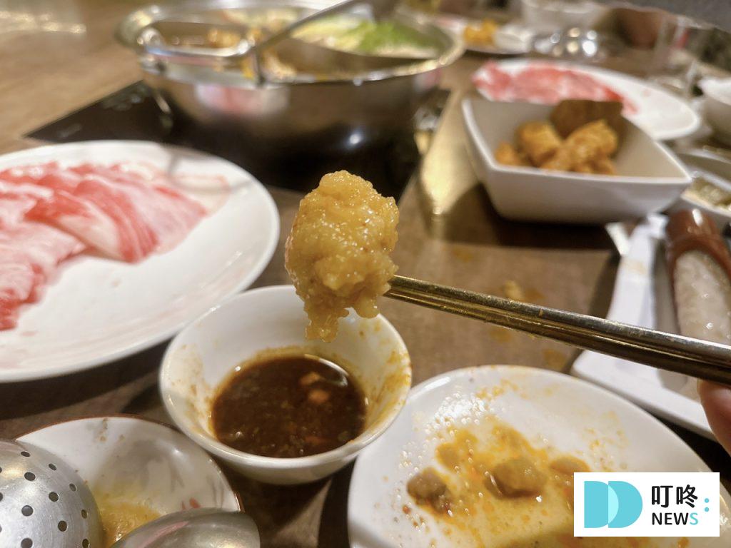 八條老宅|中山區火鍋開箱:辣、香兼備的重慶麻辣鍋底!必點溫體黃牛胸肉! 八條老宅_蝦滑煮熟