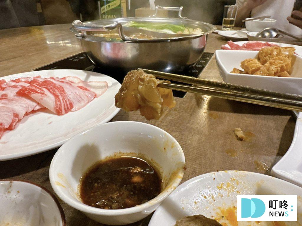 八條老宅|中山區火鍋開箱:辣、香兼備的重慶麻辣鍋底!必點溫體黃牛胸肉! 八條老宅_牛津