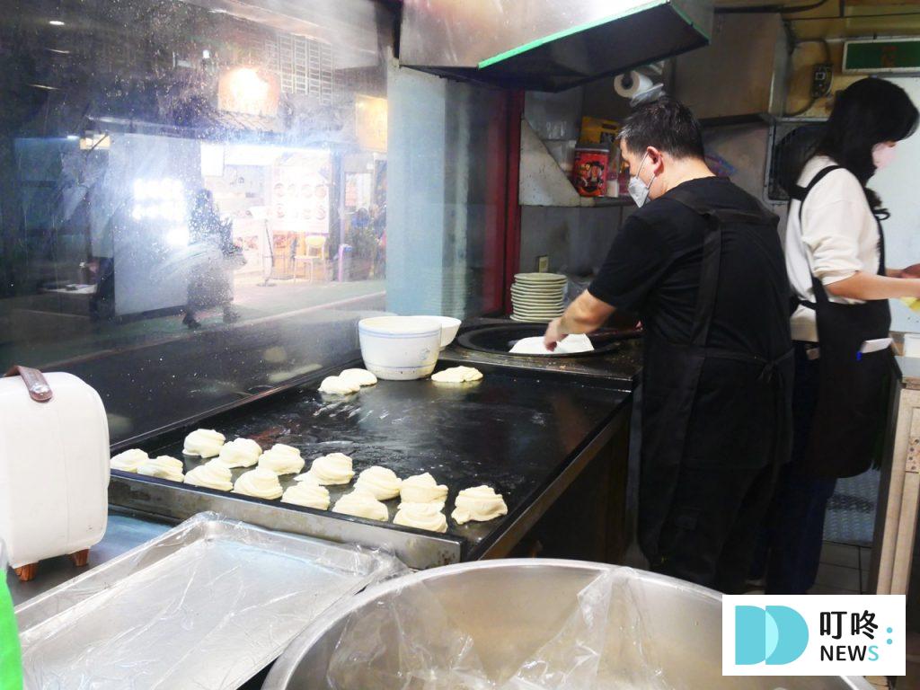 清真中國牛肉麵食館|台北必比登美食:嚴選台灣黃牛、小火萃煉的絕佳湯頭!大安牛肉麵推薦! 清真中國牛肉麵食館_餅