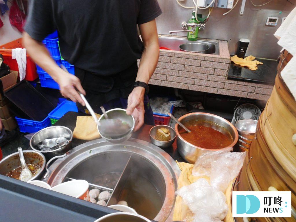 大橋頭老牌筒仔米糕|台北必比登美食:50年老字號米糕,口感粒粒分明、鹹香四溢的好味道! 大橋頭老牌筒仔米糕_內裝2