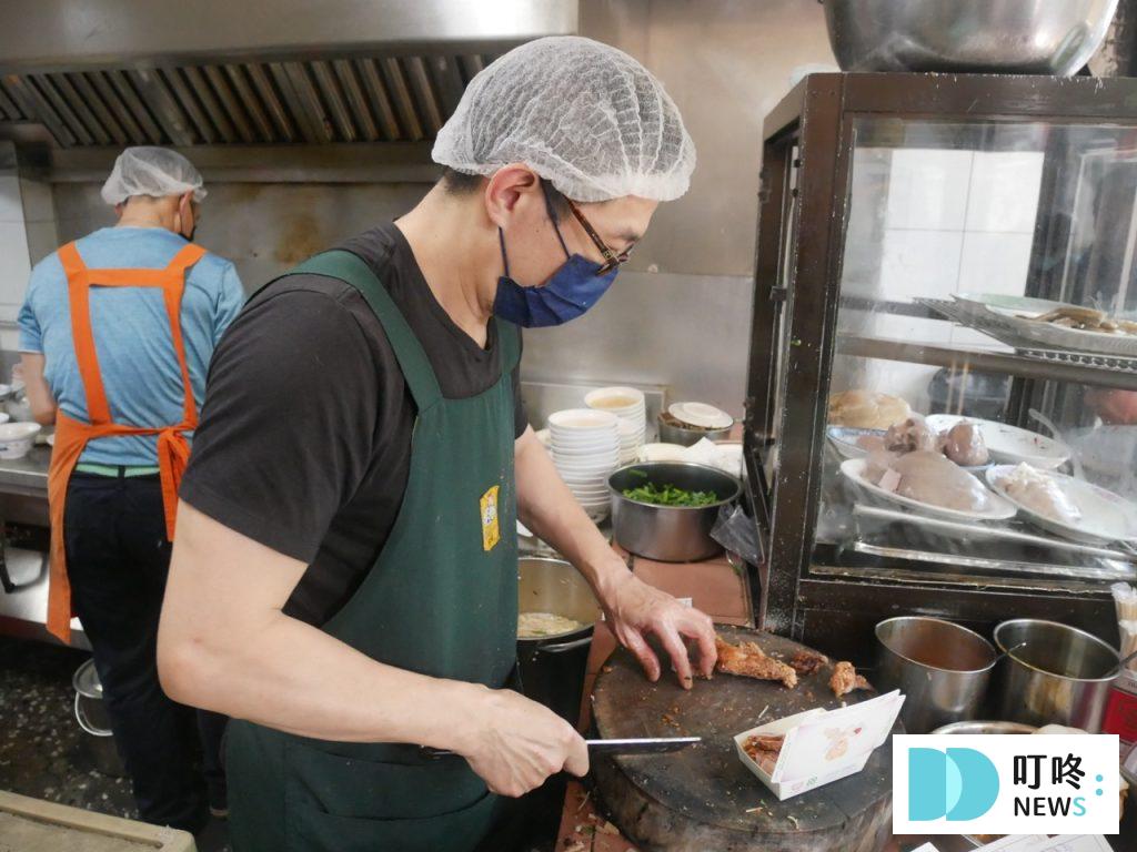 賣麵炎仔|台北必比登美食:銅板美食王者!$20 乾麵、$50 紅燒肉 飄香超過 80年的好味道! 賣麵炎仔_廚房