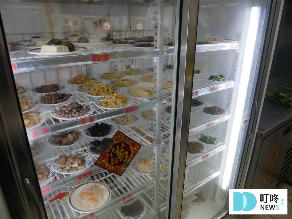 老山東牛肉麵|台北必比登美食:湯頭、牛肉、麵三者近乎完美!西門老字號牛肉麵開箱! 老山東牛肉麵_小菜'