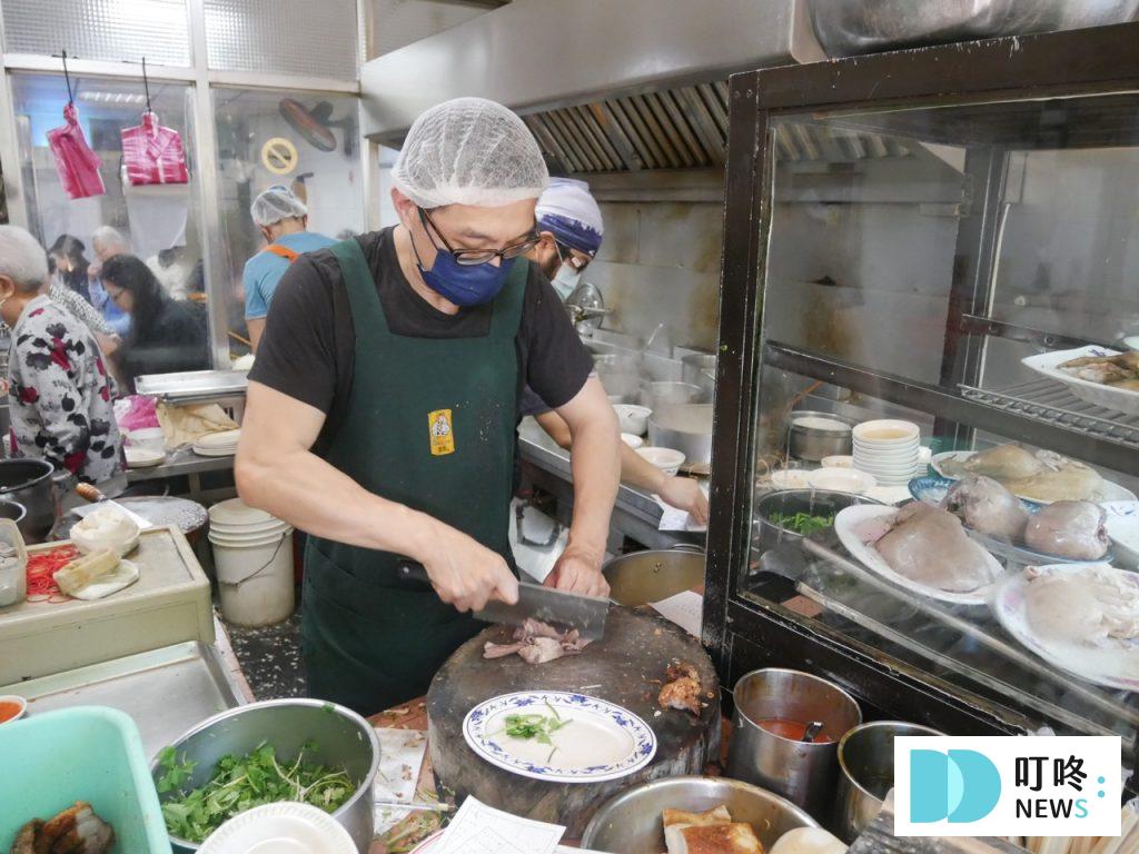 賣麵炎仔|台北必比登美食:銅板美食王者!$20 乾麵、$50 紅燒肉 飄香超過 80年的好味道! 賣麵炎仔_廚房2