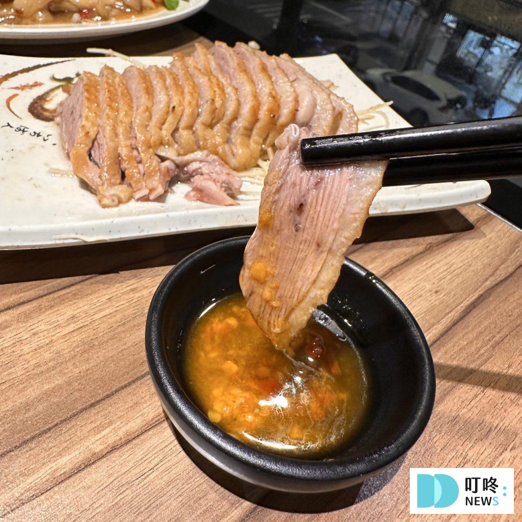 阿城鵝肉|台北必比登美食:煙燻鵝肉、臭豆腐、杏鮑菇香腸必點!雙北最強鵝肉店無誤! 阿城鵝肉_鵝肉沾辣椒