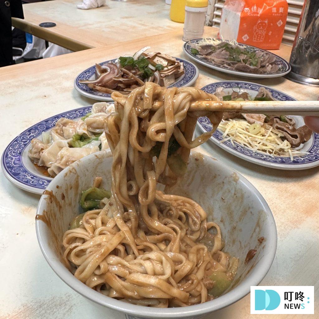 施家鮮肉湯圓| 台北必比登美食:飄香60年的銅板小吃!大橋頭必吃的傳統美食! 施家鮮肉湯圓_招牌麵攪拌