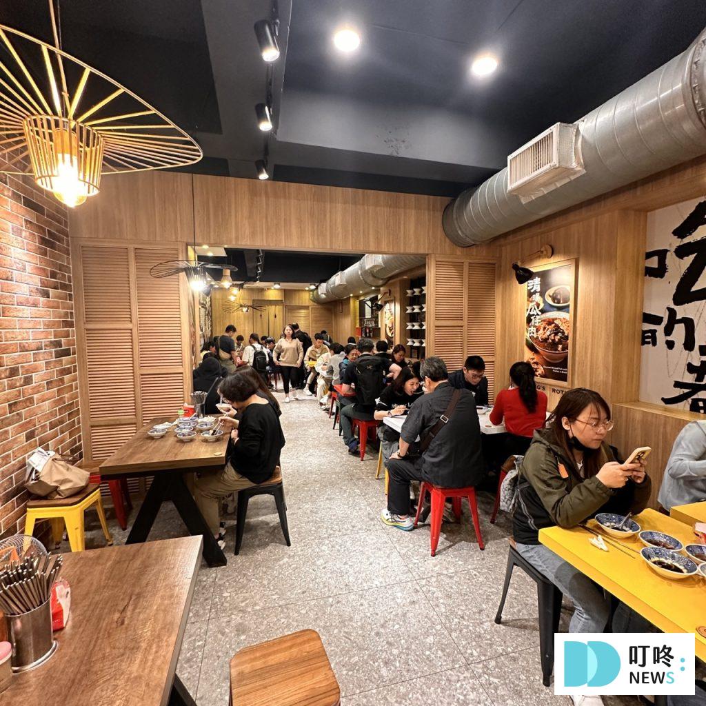 小王煮瓜|台北必比登美食:黑金滷肉飯、清湯瓜仔肉必點!華西街內排隊美食! 小王煮瓜_內裝