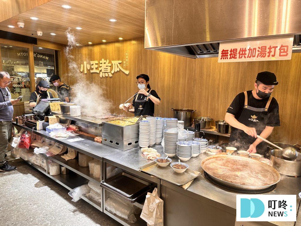 小王煮瓜|台北必比登美食:黑金滷肉飯、清湯瓜仔肉必點!華西街內排隊美食! 小王煮瓜_開放式廚房2