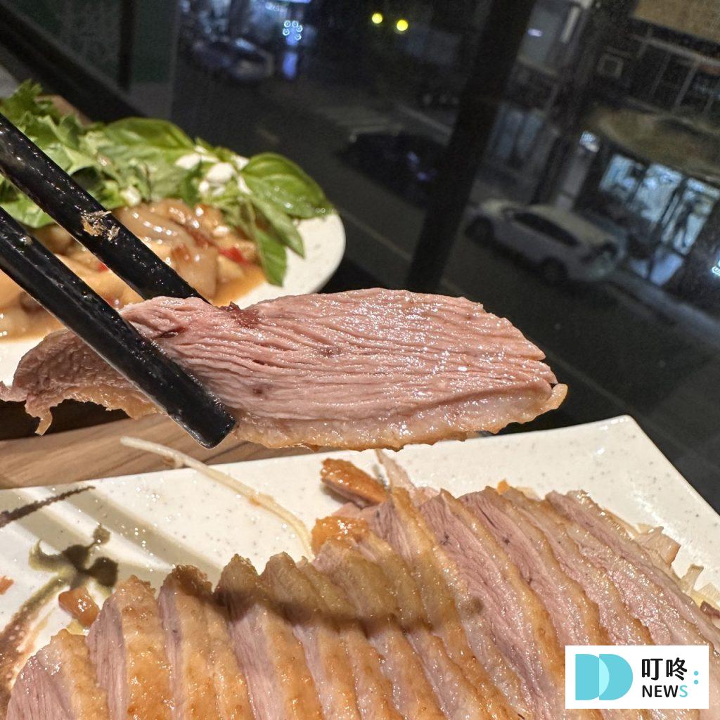 阿城鵝肉|台北必比登美食:煙燻鵝肉、臭豆腐、杏鮑菇香腸必點!雙北最強鵝肉店無誤! 阿城鵝肉_鵝肉紋路