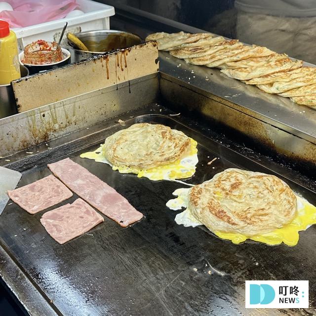 雄記蔥抓餅|台北必比登美食:外酥內軟的人氣銅板美食!必加玉米、九層塔、朝天椒! 雄記蔥抓餅-製作過程4