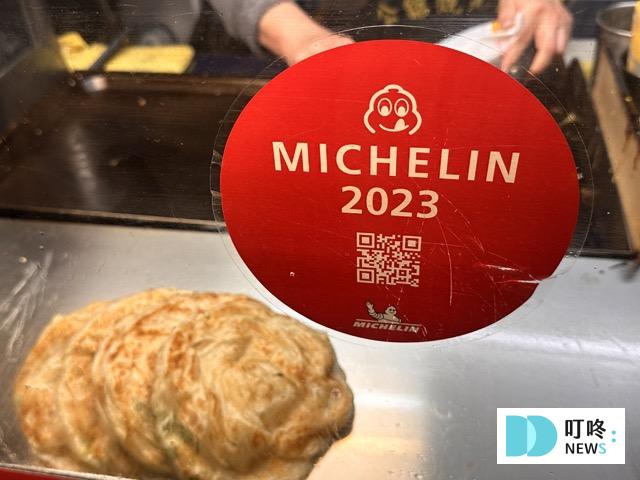 雄記蔥抓餅|台北必比登美食:外酥內軟的人氣銅板美食!必加玉米、九層塔、朝天椒! 雄記蔥抓餅-米其林必比登
