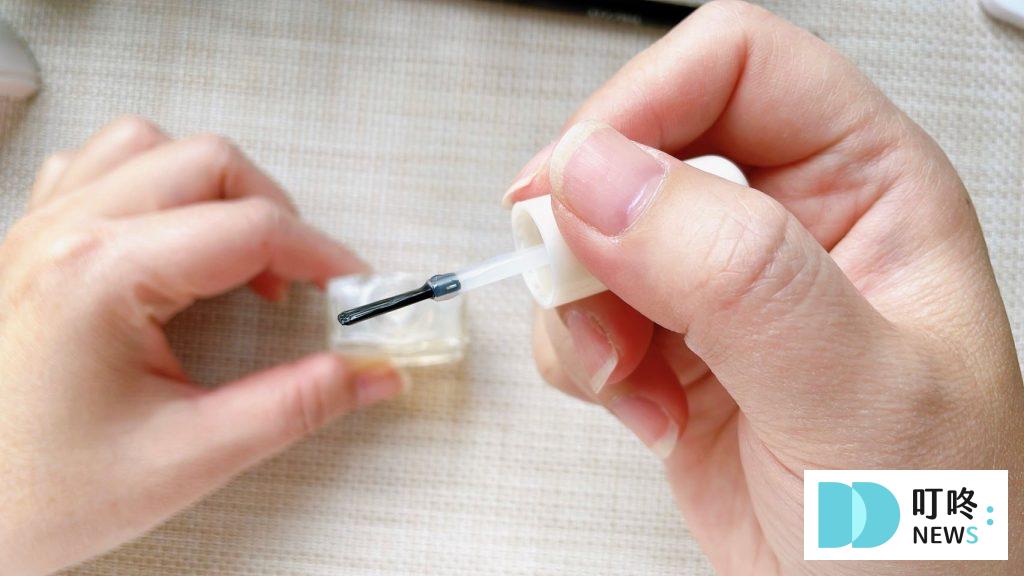 ALLOYA指甲油居家光療美甲開箱|可剝式光療美甲暈染教學,自已做出美甲沙龍般的透亮效果! 叮咚News|分享新奇與樂趣