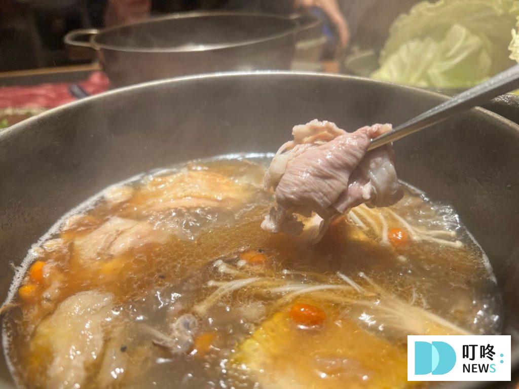 湯棧|台中公益店訂位、停車、菜單、評價一次看,必嚐麻油雞鍋、剝皮辣椒雞鍋、燒酒鍋 湯棧|用餐心得與評價 冷藏肉-冷藏黑豚嫩肩2