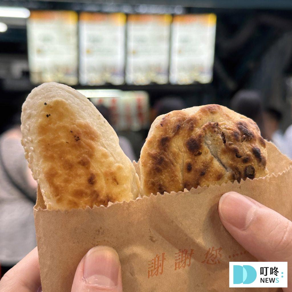無名推車燒餅|台北必比登美食:大推長燒餅、紅豆餅!15元銅板價夜市美食! 無名推車燒餅-紅豆餅