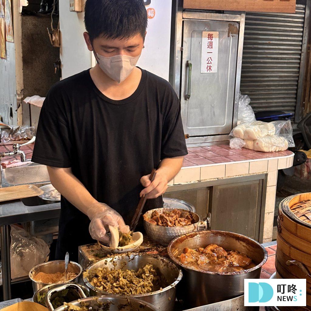 源芳刈包|台北必比登美食:肉口即化的五花肉+軟嫩的外皮,挑戰刈包天花板! 源芳刈包-製作