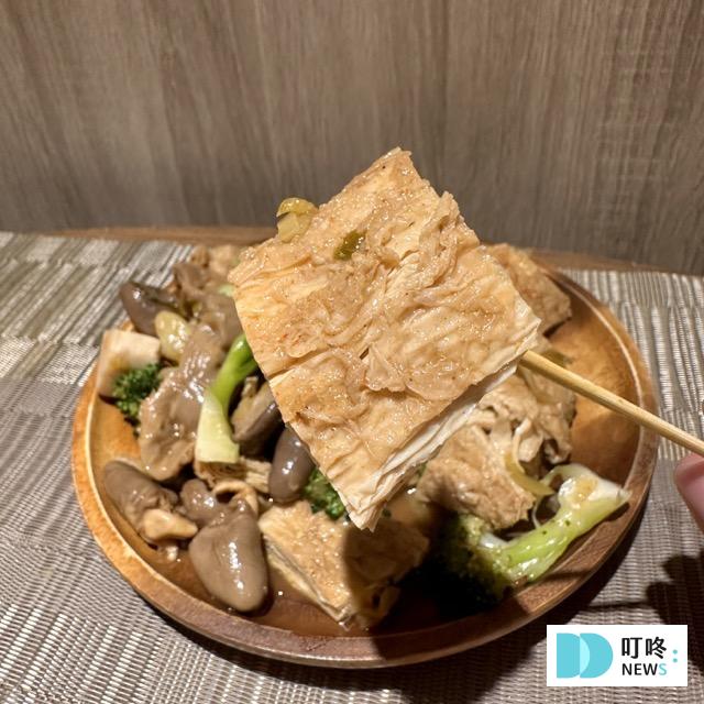 阿國滷味|台北必比登美食:雞翅沒吃到沒關係,雞心、雞胗也同樣驚艷!幾乎無雷的神級滷味店! 阿國滷味_豆皮