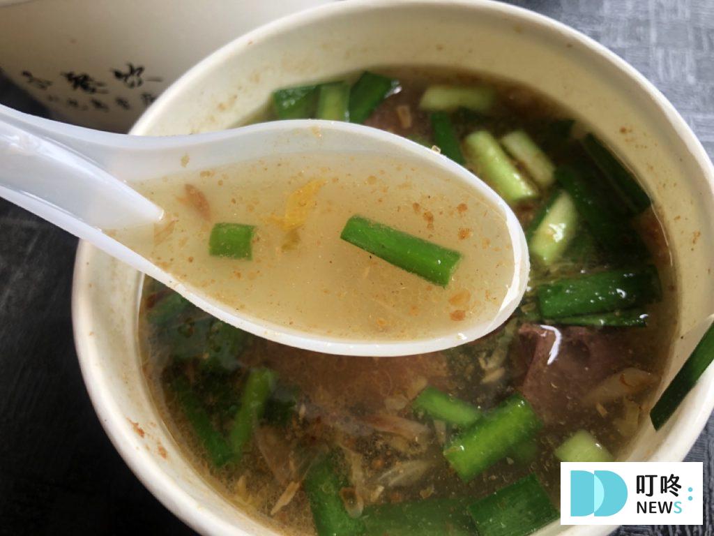 一甲子餐飲|台北必比登美食:祖師廟旁神級焢肉飯!入口即化、肉香四溢,萬華在地的好味道! 一甲子餐飲_豬血湯韭菜
