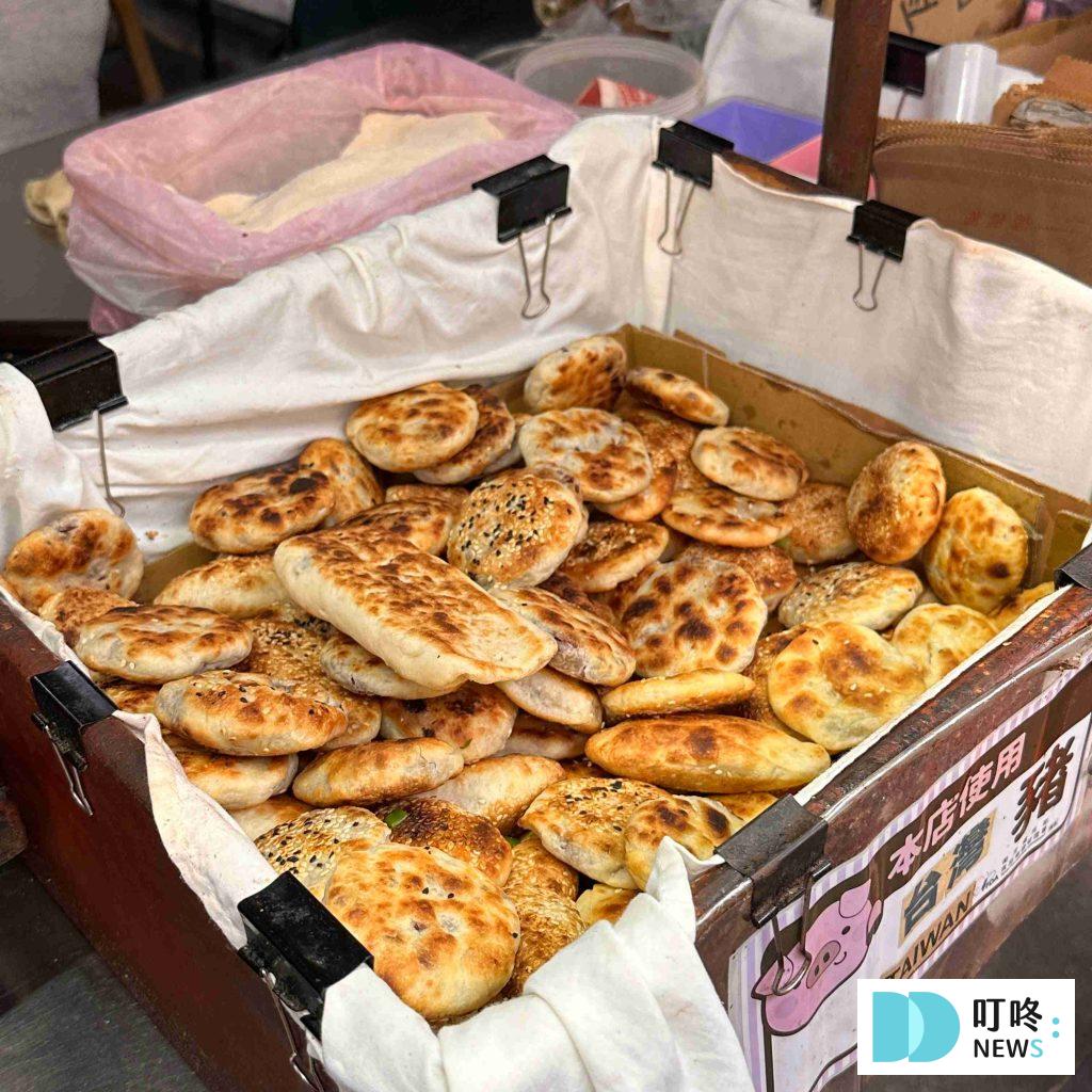 【南機場夜市美食推薦】10大必吃美食!來來水餃、鈺師傅、吾旺再季全上榜!在地小吃、特色美食一次看完! 南機場夜市_無名推車燒餅