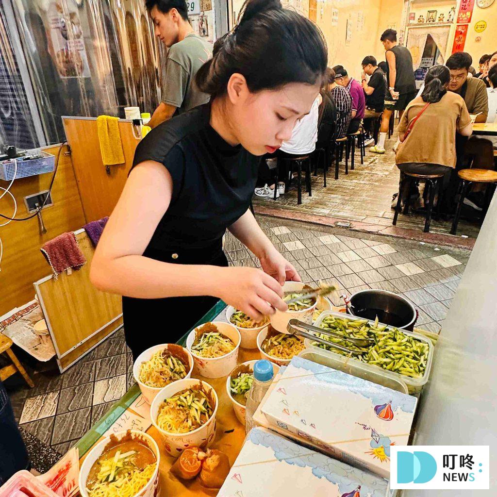 【好朋友涼麵】台北必比登美食|士林夜市人氣美食!超過 1000 則好評推薦! 好朋友涼麵_櫃台
