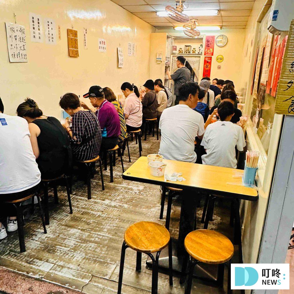 【好朋友涼麵】台北必比登美食|士林夜市人氣美食!超過 1000 則好評推薦! 好朋友涼麵_座位區