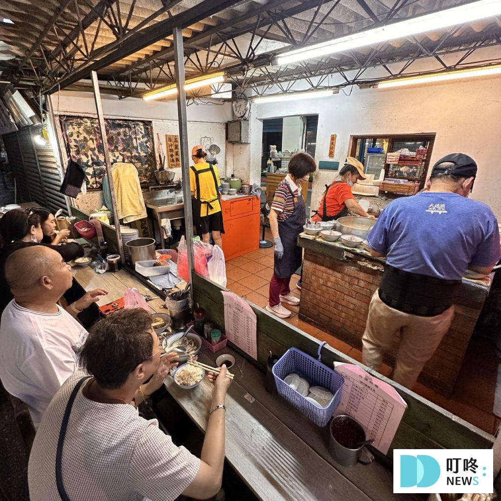 【灶頂原汁排骨湯高麗菜飯】台北必比登美食: 只要 30 元就能品嚐的經典美味開箱! 灶頂原汁排骨湯高麗菜飯_外觀