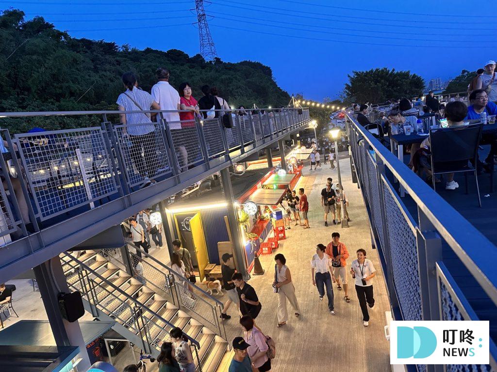 【關渡碼頭貨櫃市集】2024 台北最新市集開箱!營業時間、交通、美食一次看! 關渡碼頭貨櫃市集_夜晚2