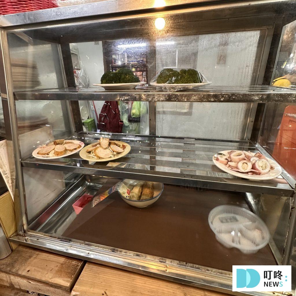 【灶頂原汁排骨湯高麗菜飯】台北必比登美食: 只要 30 元就能品嚐的經典美味開箱! 灶頂原汁排骨湯高麗菜飯_外觀4